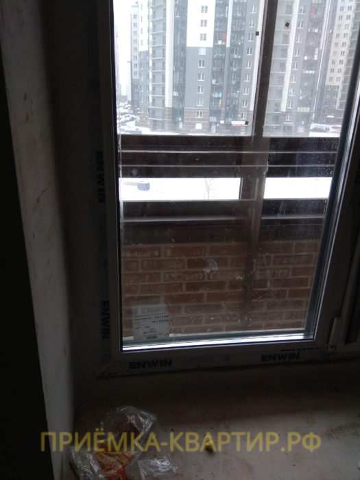 Приёмка квартиры в ЖК Приневский: царапины на стеклопакете