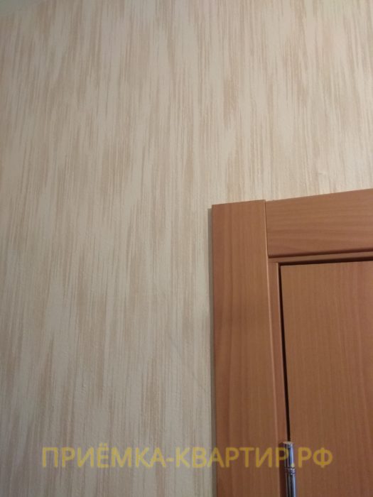 Приёмка квартиры в ЖК Колпино: отслоение штукатурки под обоями