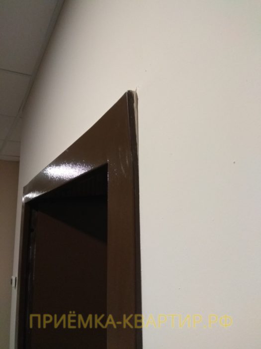 Приёмка квартиры в ЖК Медалист: повреждена дверная коробка