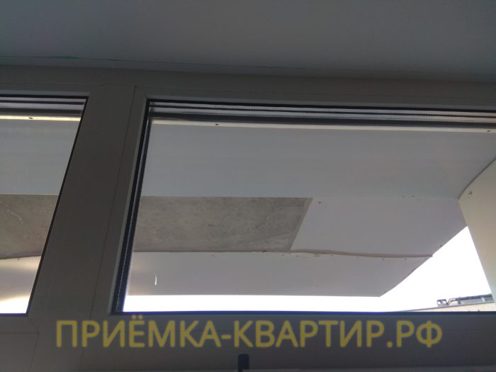 Приёмка квартиры в ЖК Лондон Парк: замята уплотнительная резинка на окнах, в связи с чем нарушена гермитизация окна