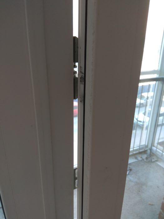Приёмка квартиры в ЖК Новое Янино: необходима регулировка балконной створки