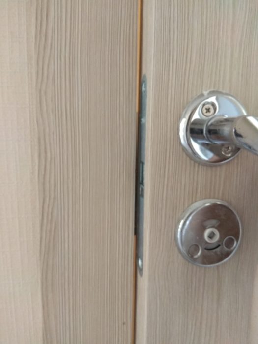 Приёмка квартиры в ЖК Новое Янино: не правильная установка межкомнатной двери (ванная, туалет)