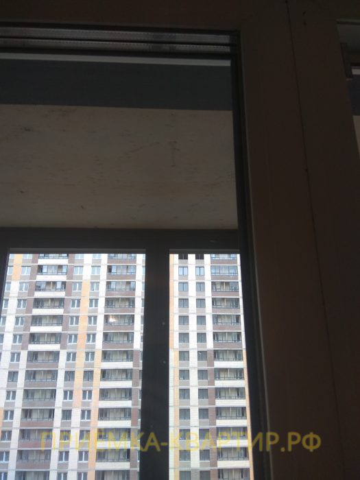 Приёмка квартиры в ЖК Весна 3: царапины на стеклопакете, необходима регулировка оконных створок