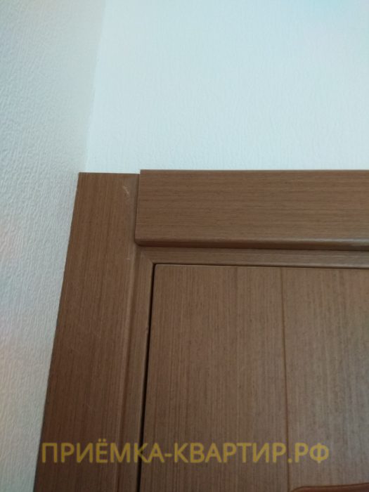 Приёмка квартиры в ЖК Шуваловский: не закреплен наличник двери