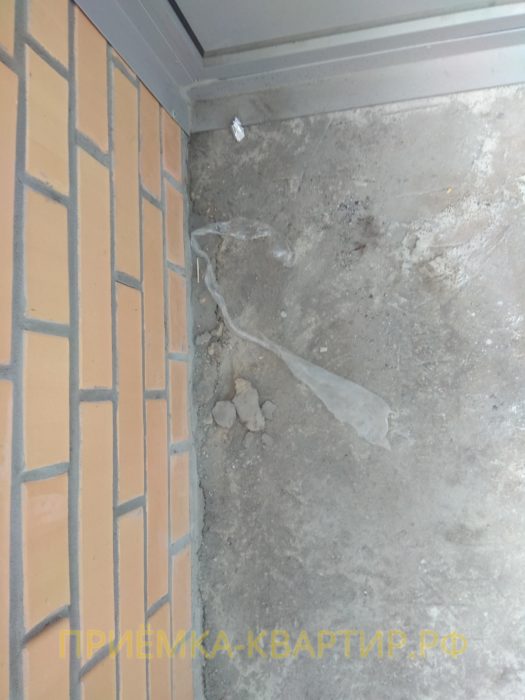 Приёмка квартиры в ЖК Новый Оккервиль: трещины и наплывы цементного раствора на лоджии