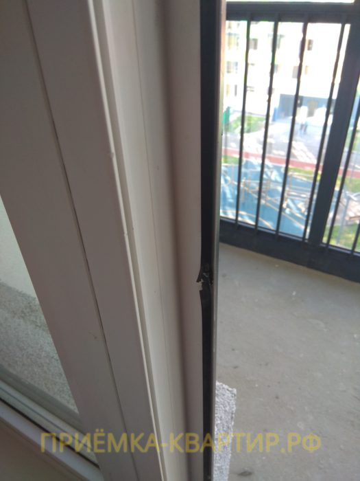 Приёмка квартиры в ЖК О Юность: повреждена уплотнительная резинка