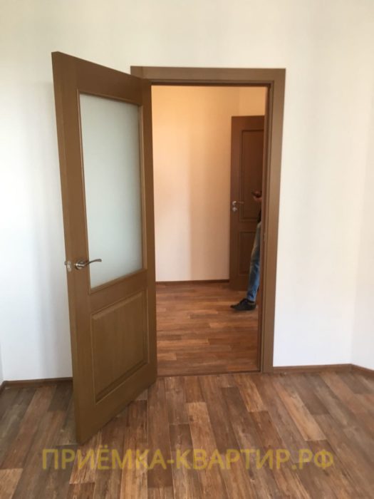 Приёмка квартиры в ЖК Южная Акватория: Дверная коробка установлена не в вертикальной плоскости