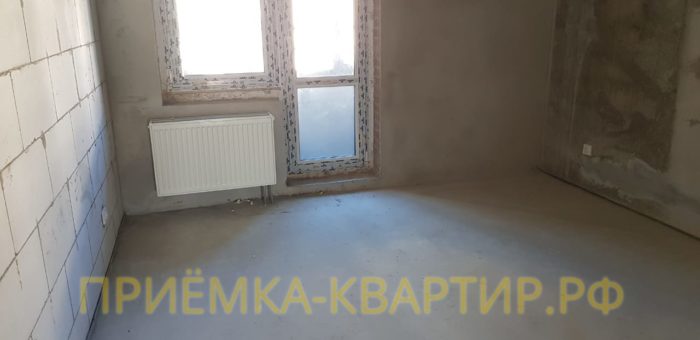 Приёмка квартиры в ЖК Царская Столица: Радиатор отопления установлен не в горизонтальной плоскости