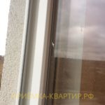 Приёмка квартиры в ЖК Ясно Янино: Остатки шпаклёвки на стеклопакете