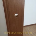 Приёмка квартиры в ЖК Паруса: На дверной коробке сквозное отверстие