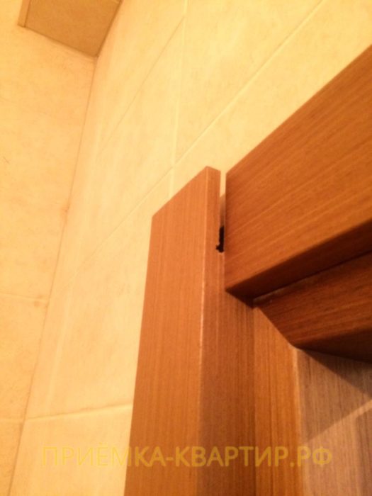 Приёмка квартиры в ЖК Паруса: Не закреплён дверной наличник в ванной комнате