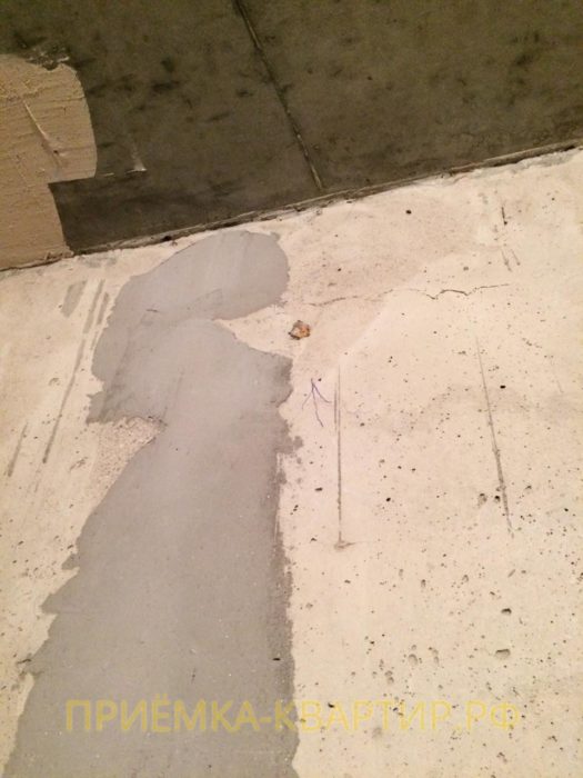 Приёмка квартиры в ЖК Чистый Ручей: Выход арматуры из стены в комнате
