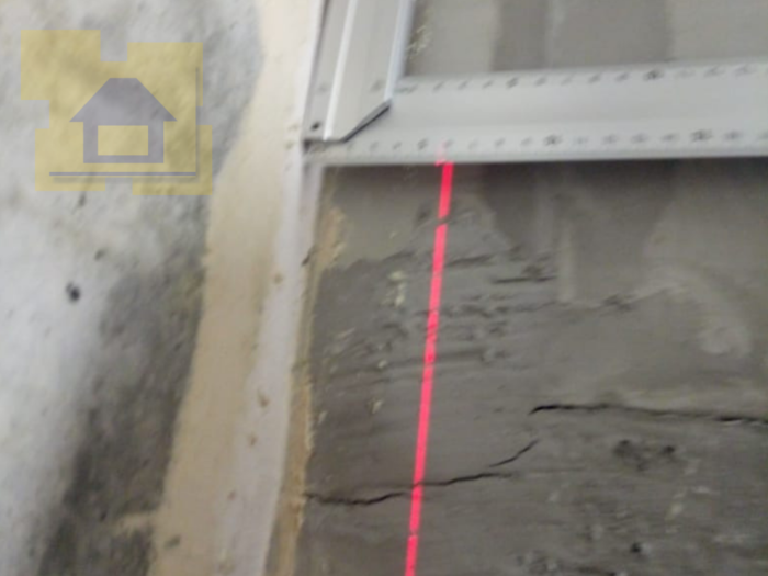 Приёмка квартиры в ЖК Вернисаж: Перепад монолитной стены (вентшахты) по вертикали 60 мм на всю высоту