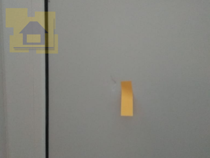 Приёмка квартиры в ЖК Краски Лета: Сендвич панель балконной  двери повреждена