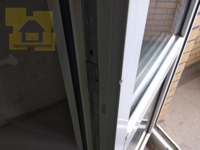 Приёмка квартиры в ЖК Прагма Сити: Сколы и вмятины на оконном профиле