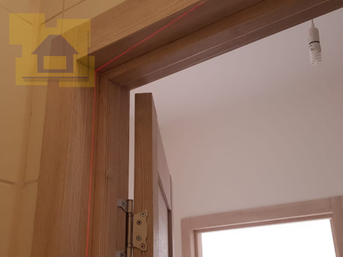 Приёмка квартиры в ЖК Светлановский: Дверная коробка установлен с отклонением от вертикали свыше 10 мм