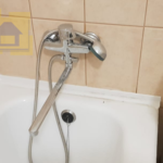 Приёмка квартиры в ЖК Светлановский: Смеситель ванной не закреплён, шатается