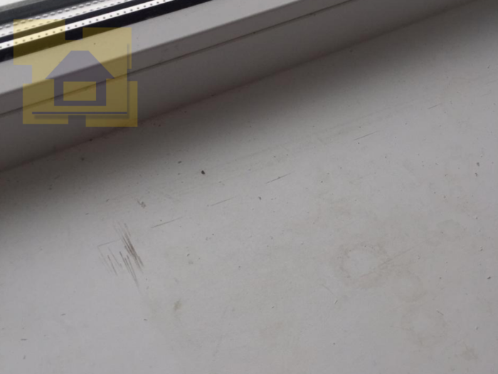 Приёмка квартиры в ЖК Гринландия 2: Глубокие царапины на подоконнике