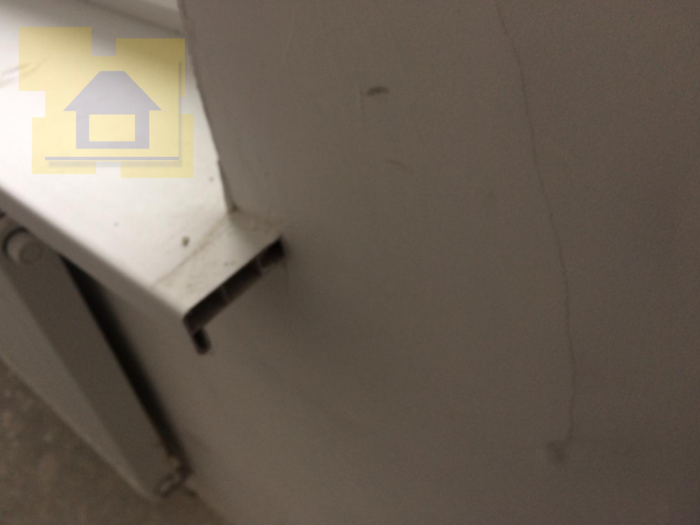 Приёмка квартиры в ЖК Светлановский: Трещина на штукатурном слое, отсутствие заглушек подоконника