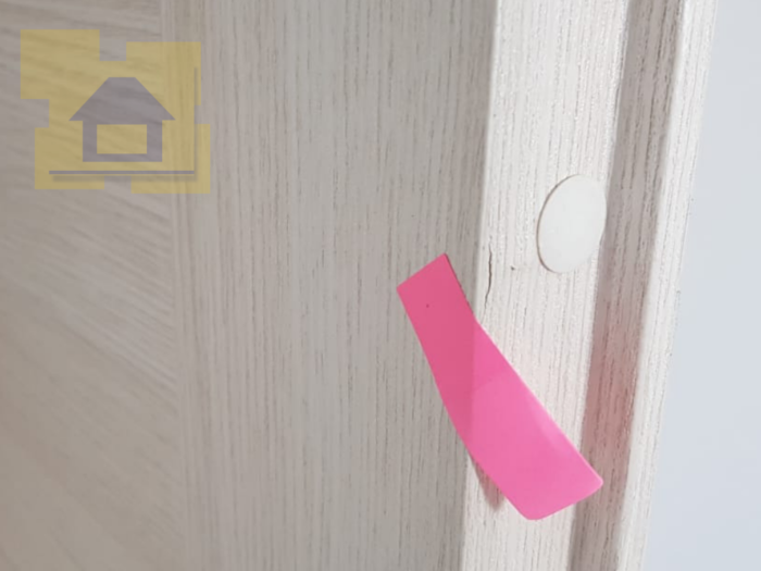 Приёмка квартиры в ЖК Граффити: Битое дверное полотно