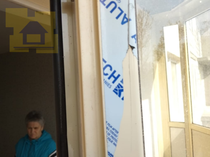 Приёмка квартиры в ЖК Невская Звезда: Царапины по профилю окна, фасадного остекления