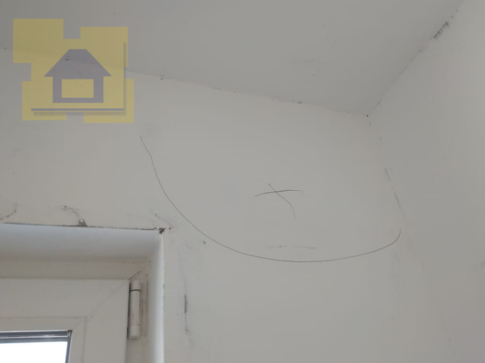 Приёмка квартиры в ЖК 4YOU: Отслоение штукатурки на фасадной стене