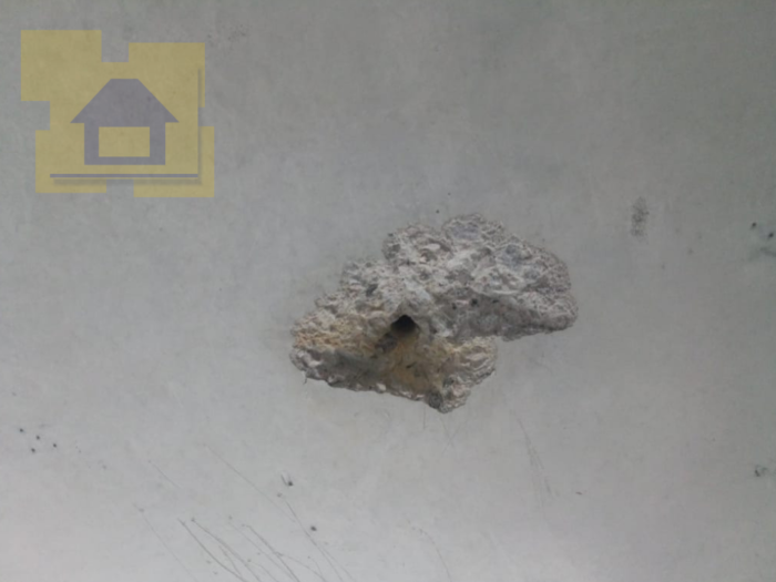 Приёмка квартиры в ЖК Правый Берег 3: Скол монолита на потолке