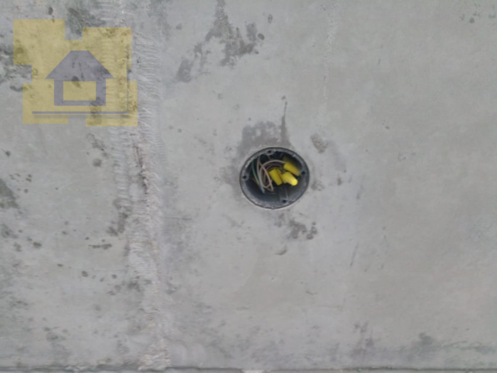 Приёмка квартиры в ЖК Правый Берег 3: Не закрыта распределительная коробка электричества на потолке