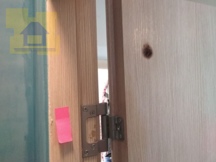 Приёмка квартиры в ЖК Я-Романтик: Дверное полотно прожжено 