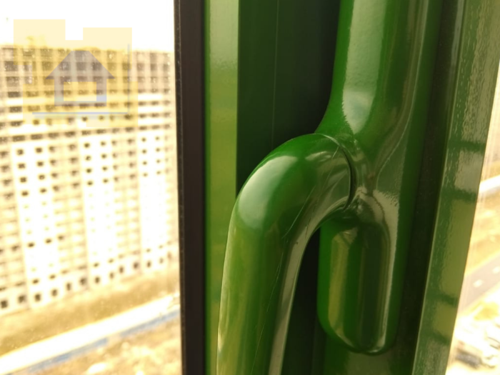Приёмка квартиры в ЖК Гринландия: Царапины на ручке окна
