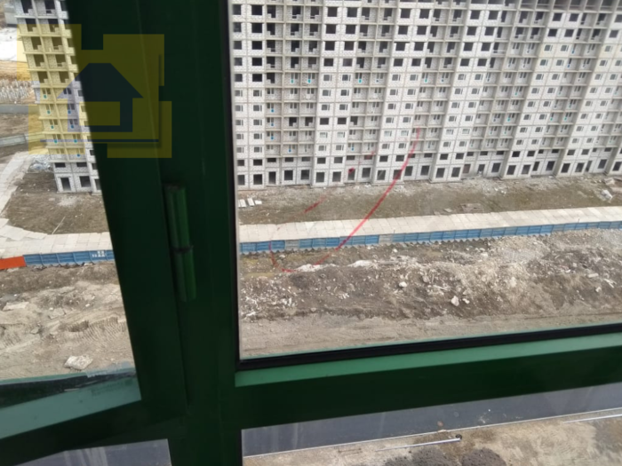 Приёмка квартиры в ЖК Гринландия: Царапина по стеклу фасадного остекления