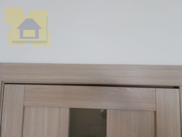 Приёмка квартиры в ЖК Вернисаж: Дверь установлена не ровно, зазор разной ширины