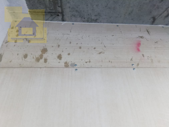 Приёмка квартиры в ЖК Вернисаж: Стекломагниевый лист чем то испачкан