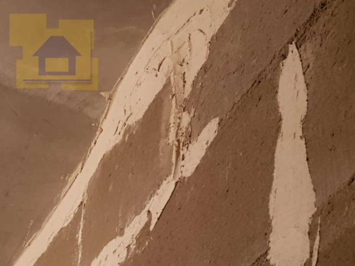 Приёмка квартиры в ЖК Две Столицы: Неровность стены под потолком