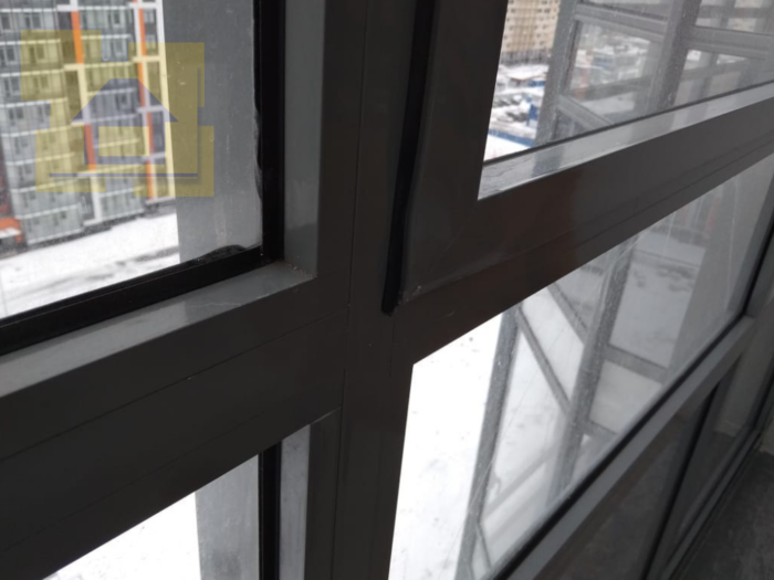 Приёмка квартиры в ЖК Светлановский: Замят оконный профиль фасадного остекления