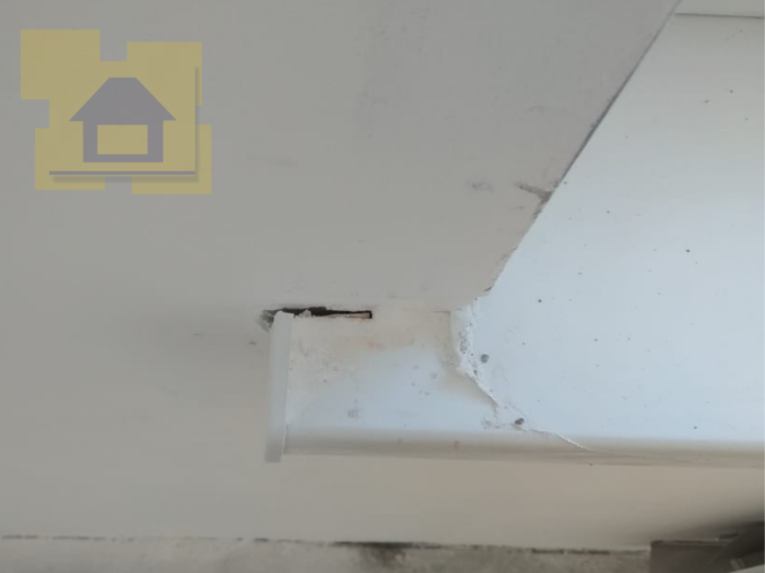 Приёмка квартиры в ЖК 4YOU: Примыкание подоконника к стене, щели 5 мм