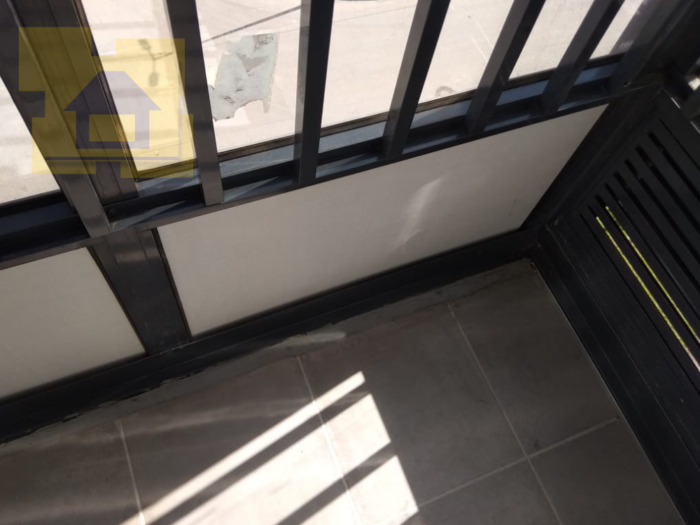 Приёмка квартиры в ЖК Калейдоскоп: Нащельник не перекрывает монтажный зазор плитки с фасадом