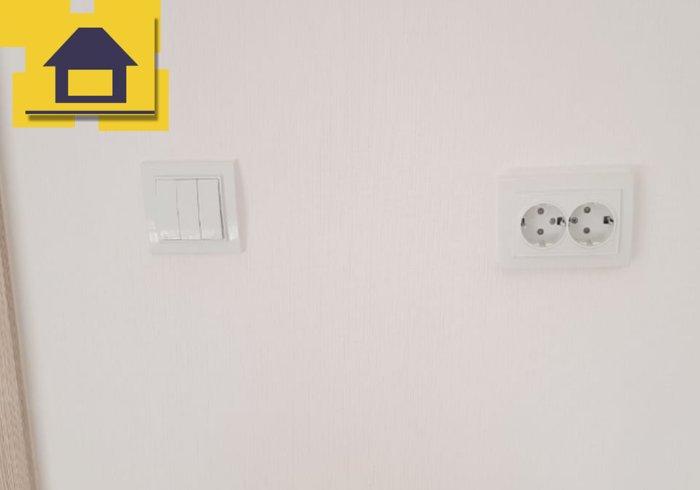 Приёмка квартиры в ЖК Краски Лета: Выключатель и розетки установлены не в горизонтальной плоскости