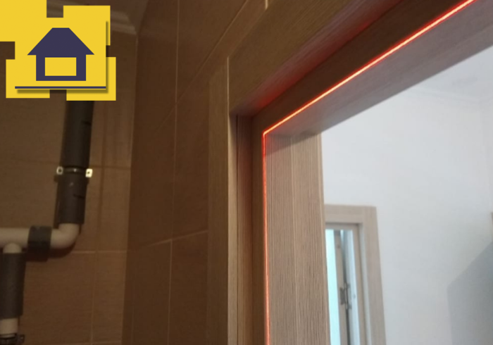Приёмка квартиры в ЖК Краски Лета: Дверная коробка установлена с отклонением от плоскости стены на 15мм