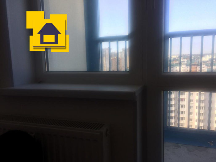 Приёмка квартиры в ЖК Мореокеан: Фото подоконник с уклоном в сторону стеклопакета( не в горизонте)